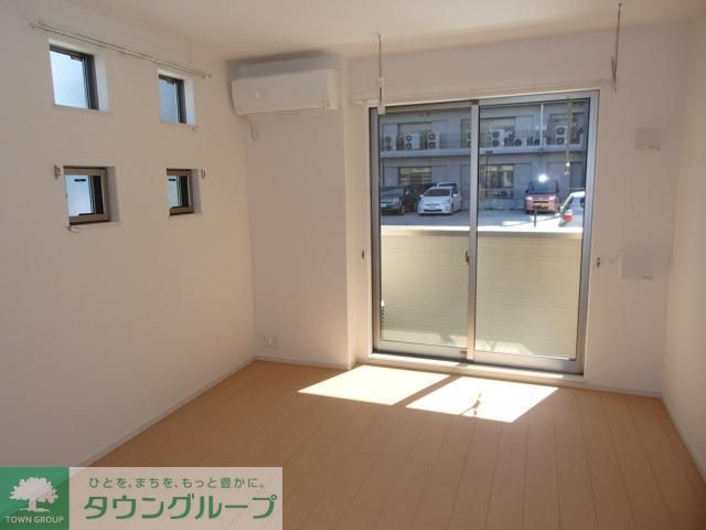 居室・リビング　角部屋で日当たり良好