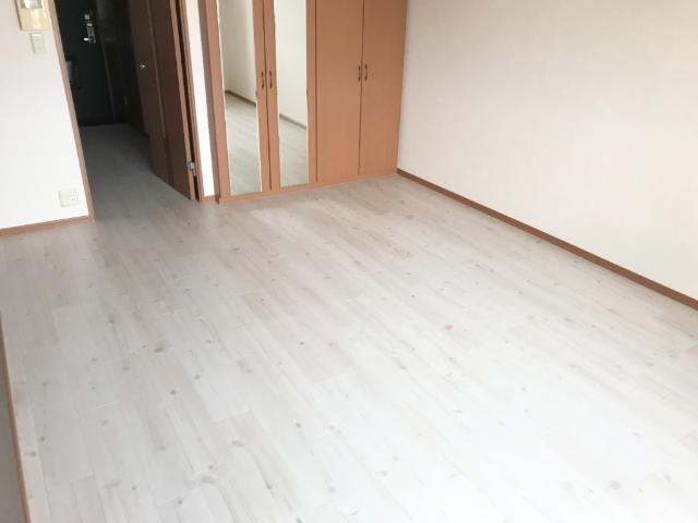 居室・リビング　室内