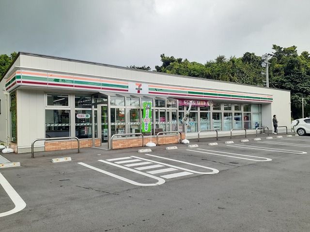 コンビニ　セブンイレブン読谷比謝矼店（コンビニ）まで1500m