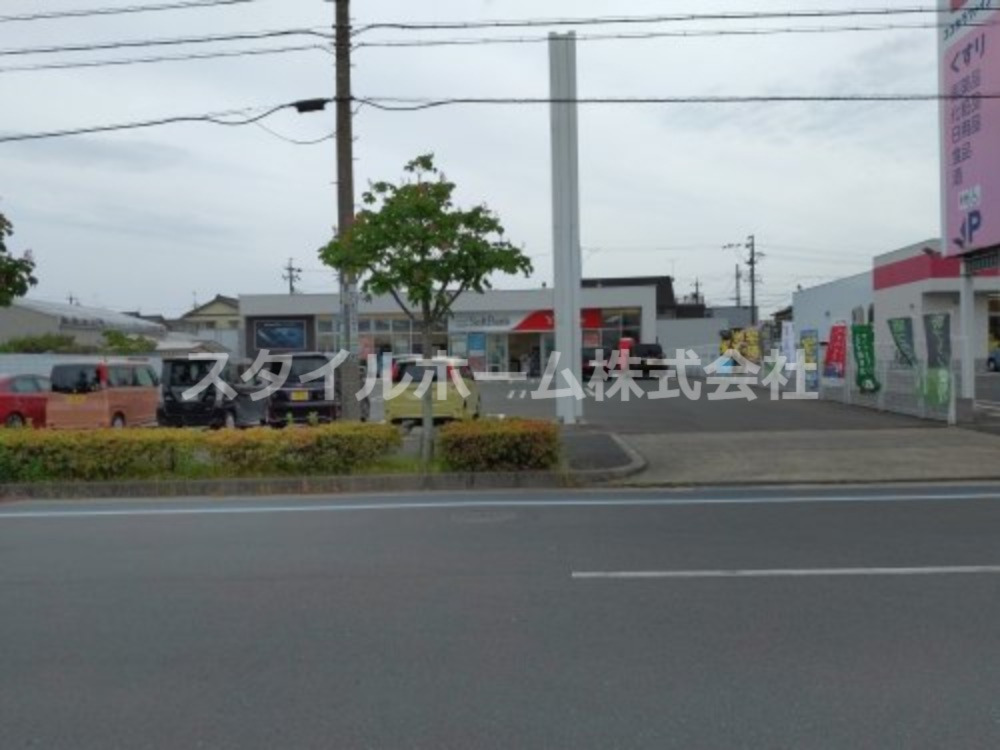 ドラックストア　ココカラファイン 豊橋佐藤店（ドラッグストア）まで374m