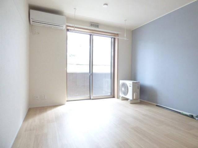 居室・リビング　ゆったり過ごせる居間です