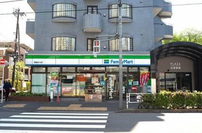 コンビニ　ファミリーマート 駒場四丁目店（コンビニ）まで72m