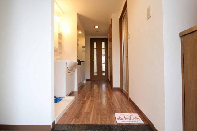 玄関　※別の部屋の写真を流用しています。