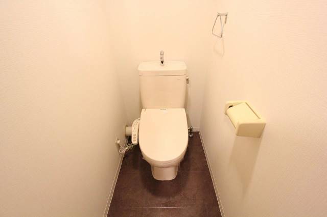 トイレ　※別の部屋の写真を流用しています。