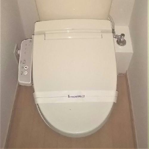 トイレ　温水洗浄便座付き