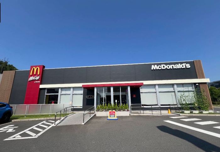 飲食店　マクドナルド 多摩堤通り喜多見店（飲食店）まで500m