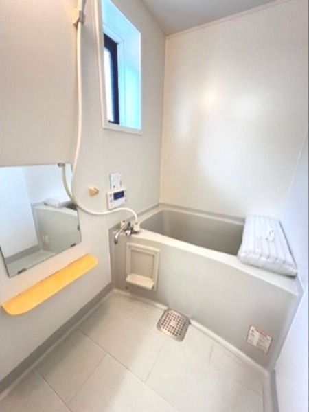 バス・シャワールーム　反転間取りの別部屋の写真です。