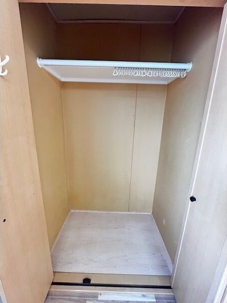 収納　反転間取りの別部屋の写真です。