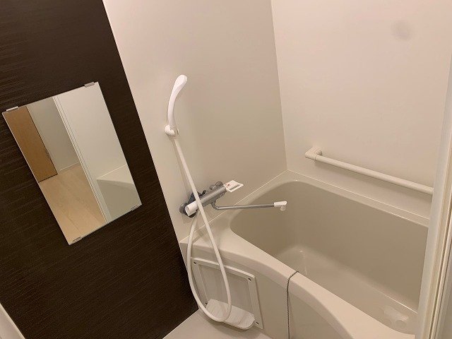 バス・シャワールーム　手摺付き