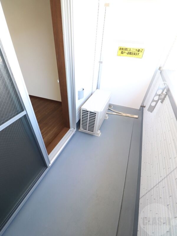 バルコニー　明るいバルコニー