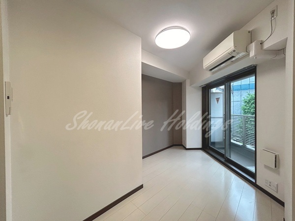 居室・リビング　白基調の洋室♪