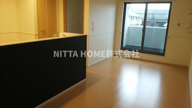 居室・リビング　リビング１３．２帖あり広いスペースです♪