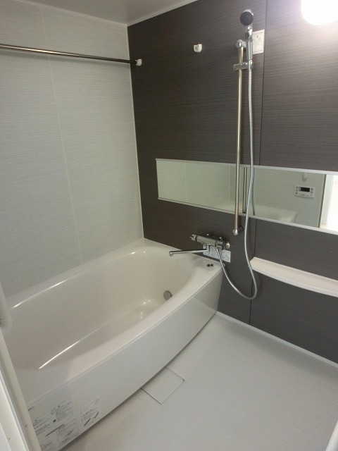 バス・シャワールーム　モダンなデザインの浴室です。