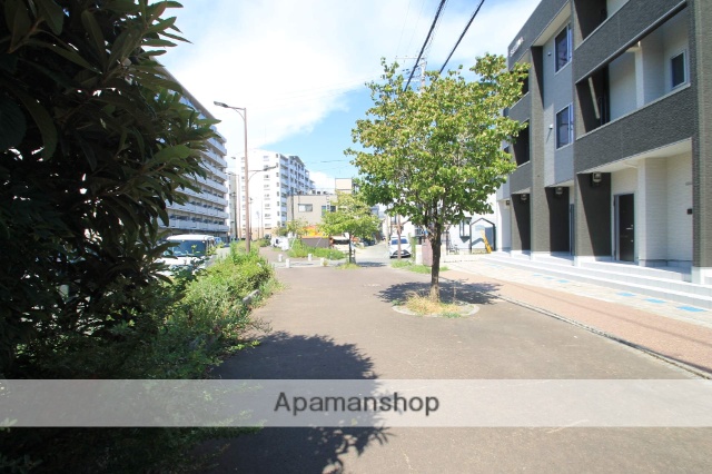 コンビニ　Ｙショップ（コンビニ）まで291m