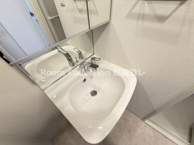 洗面設備　※同物件他部屋写真 反転、色違いの場合有 現況優先