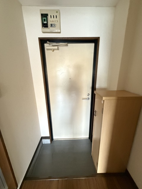 玄関　別号室参考写真となります