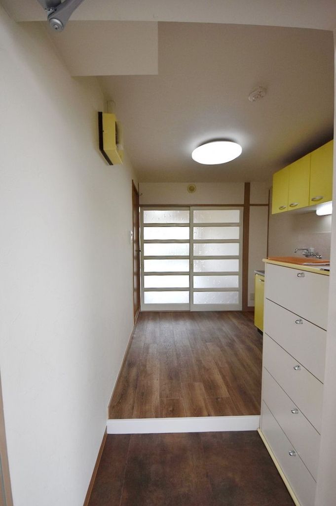 玄関　リビング/居室