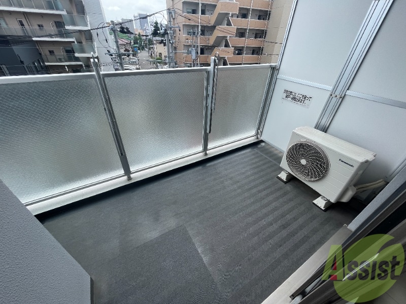 バルコニー　お天気のいい日はバルコニーで洗濯物も干せますよ。