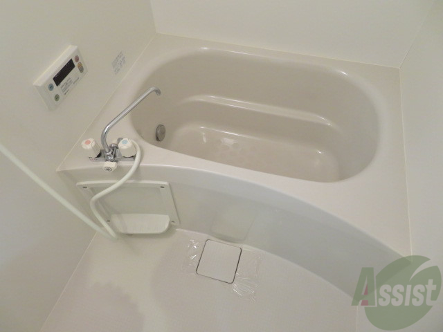 バス・シャワールーム　こちらはお風呂。一日の疲れをここで癒してください。