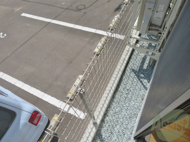 バルコニー　バルコニーは陽当たり良好で、洗濯物も乾きやすいですね。