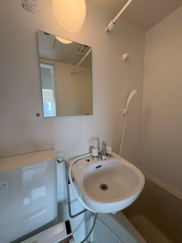 洗面設備　ゆったりとスペースのある洗面所