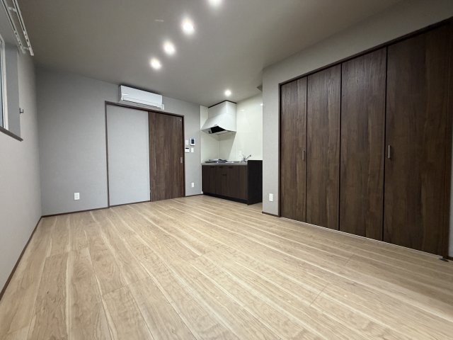 居室・リビング　こちらのリビングで趣味の時間をお楽しみください