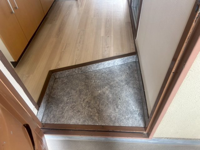 玄関　八和ビル