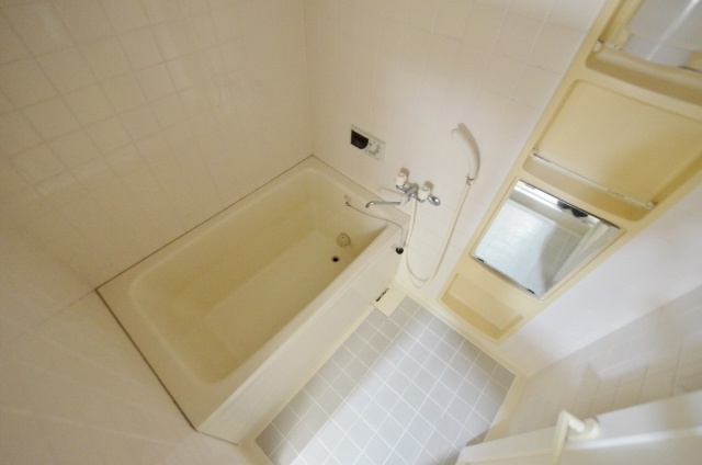 バス・シャワールーム　シンプルなバストイレセパレートタイプの浴室です♪