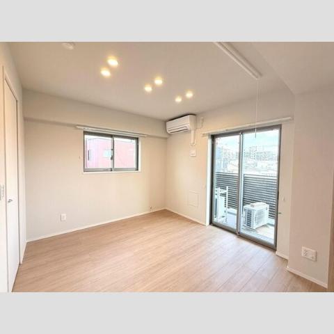 居室・リビング　室内