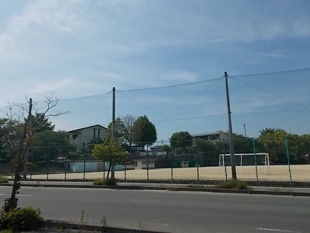 小学校　築山小学校（小学校）まで750m