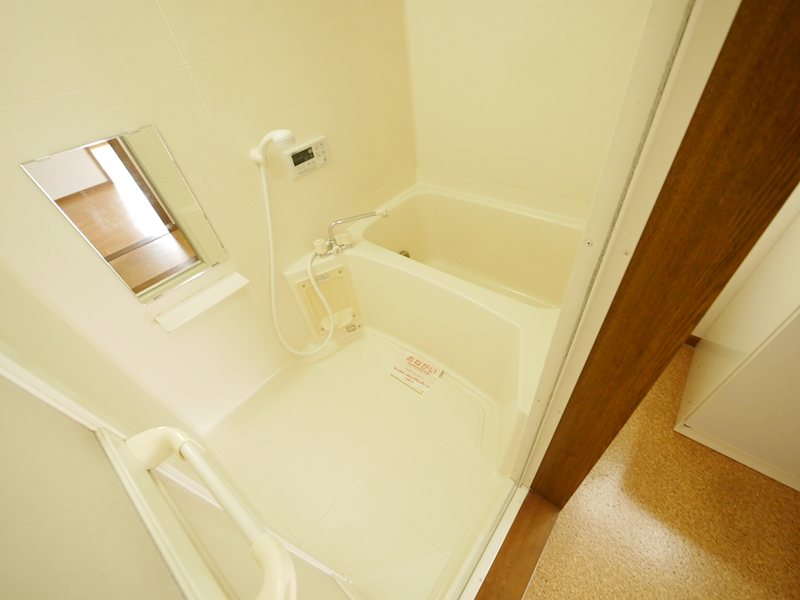 バス・シャワールーム　シャワー・追い焚き給湯