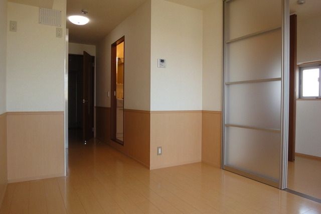 その他部屋・スペース　別角度からみたリビング