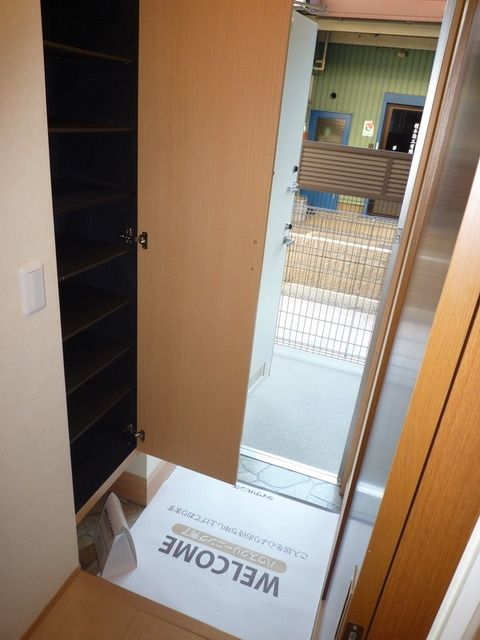 玄関　シューズボックス完備