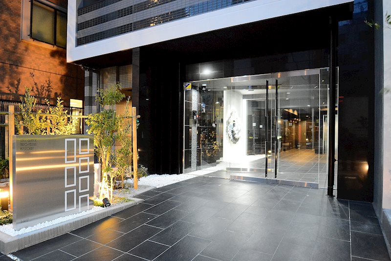 エントランス　落ち着いたエントランスです