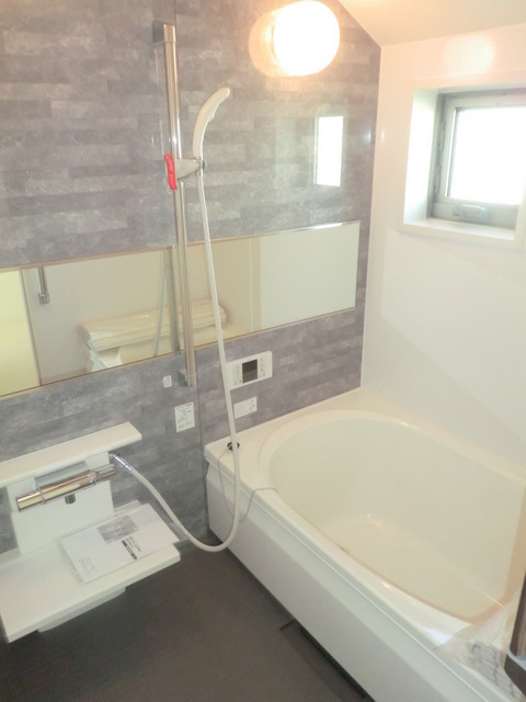 バス・シャワールーム　お風呂広め♪追い焚き可★