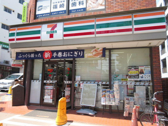 コンビニ　セブンイレブン（コンビニ）まで405m