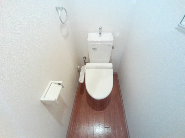 トイレ　ウォシュレット付きの綺麗なトイレです