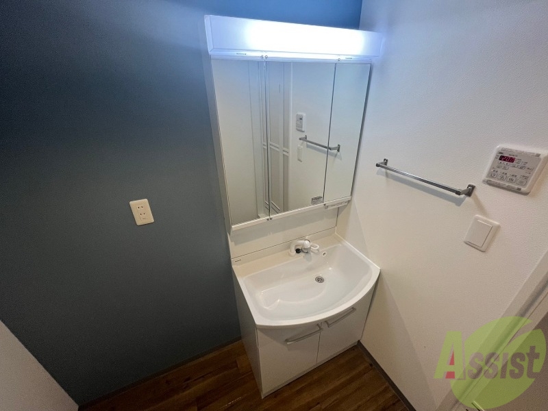 洗面設備　洗面台。身支度にはかかせないですよね～。