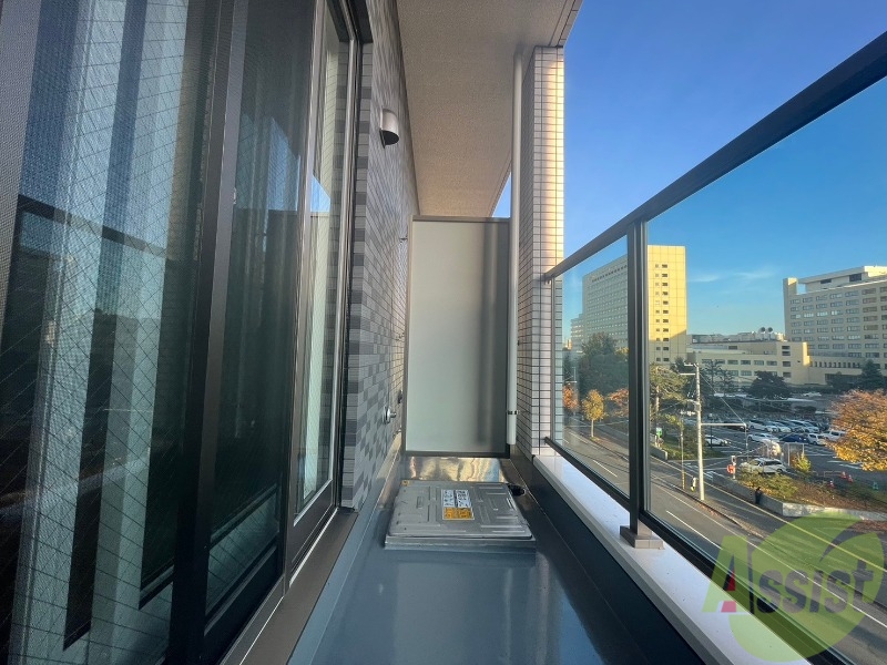 バルコニー　バルコニーは幅があり、広い印象を受けました。