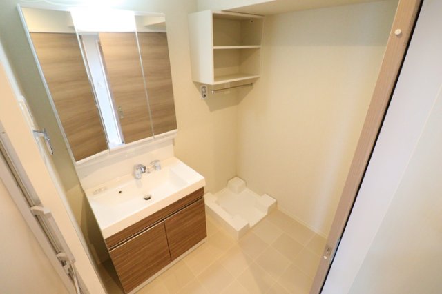 洗面設備　身支度に欠かせない独立洗面台♪