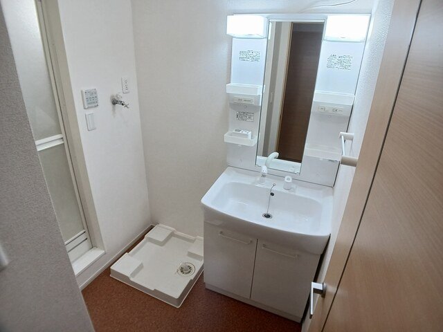 洗面設備　脱衣スペースもあります