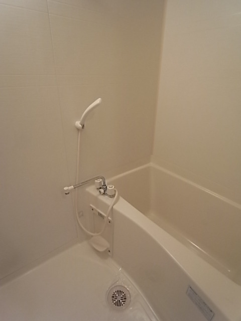 バス・シャワールーム　浴室乾燥機付きのバスルーム