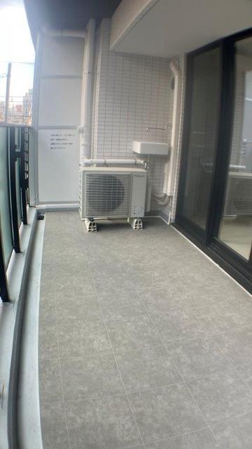 バルコニー　奥行きのあるバルコニー