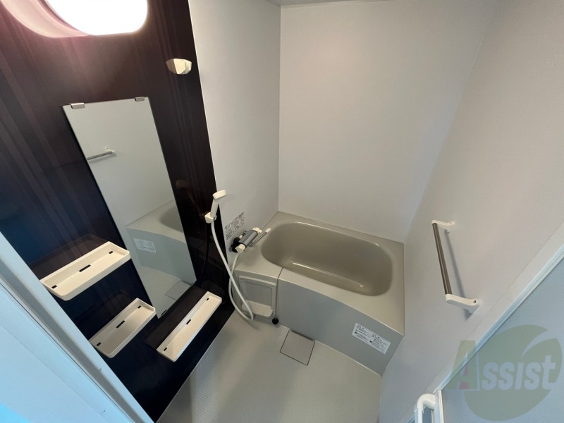 バス・シャワールーム　お風呂になります。一日の疲れを癒してくださいね。