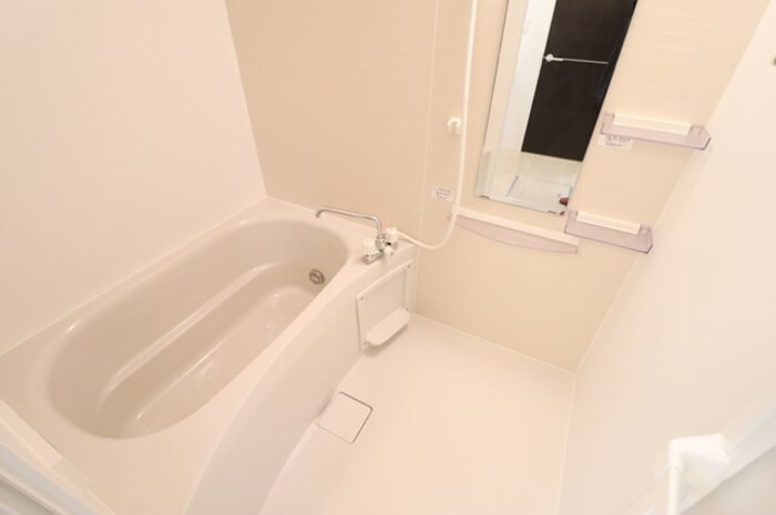 バス・シャワールーム　追い焚き給湯式浴室