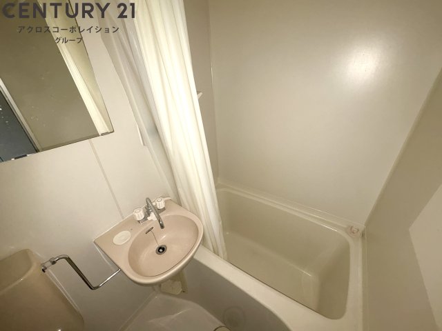 洗面設備　浴室内に洗面台あり！