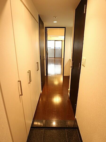 玄関　※他のお部屋のお写真です。