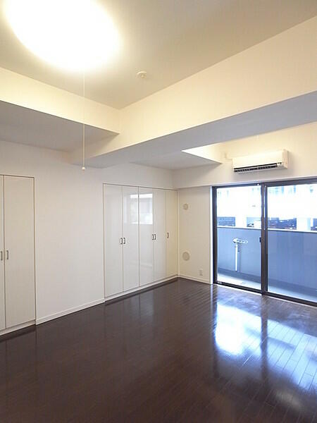 居室・リビング　※他のお部屋のお写真です。