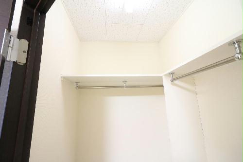 収納　ハンガーパイプ付きでスッキリ収納