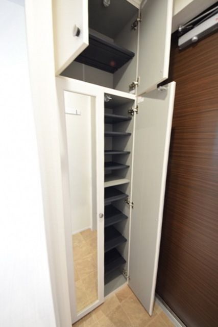 その他設備　★便利な鏡付きのシューズボックスです★